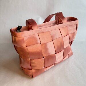 Harveys Black Original Seatbelt Bag Medium Size with Zipper Closure